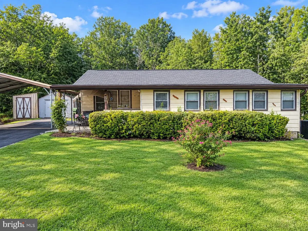 9 Hidden Lake Dr, Stafford, VA 22556 - #1