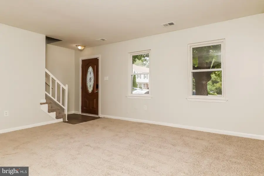 1227 Thomas Jefferson Pl, Fredericksburg, VA 22405 - #3