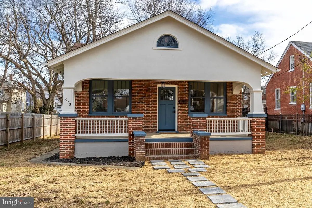 672 Sherwood Ave, Waynesboro, VA 22980 - Image #1