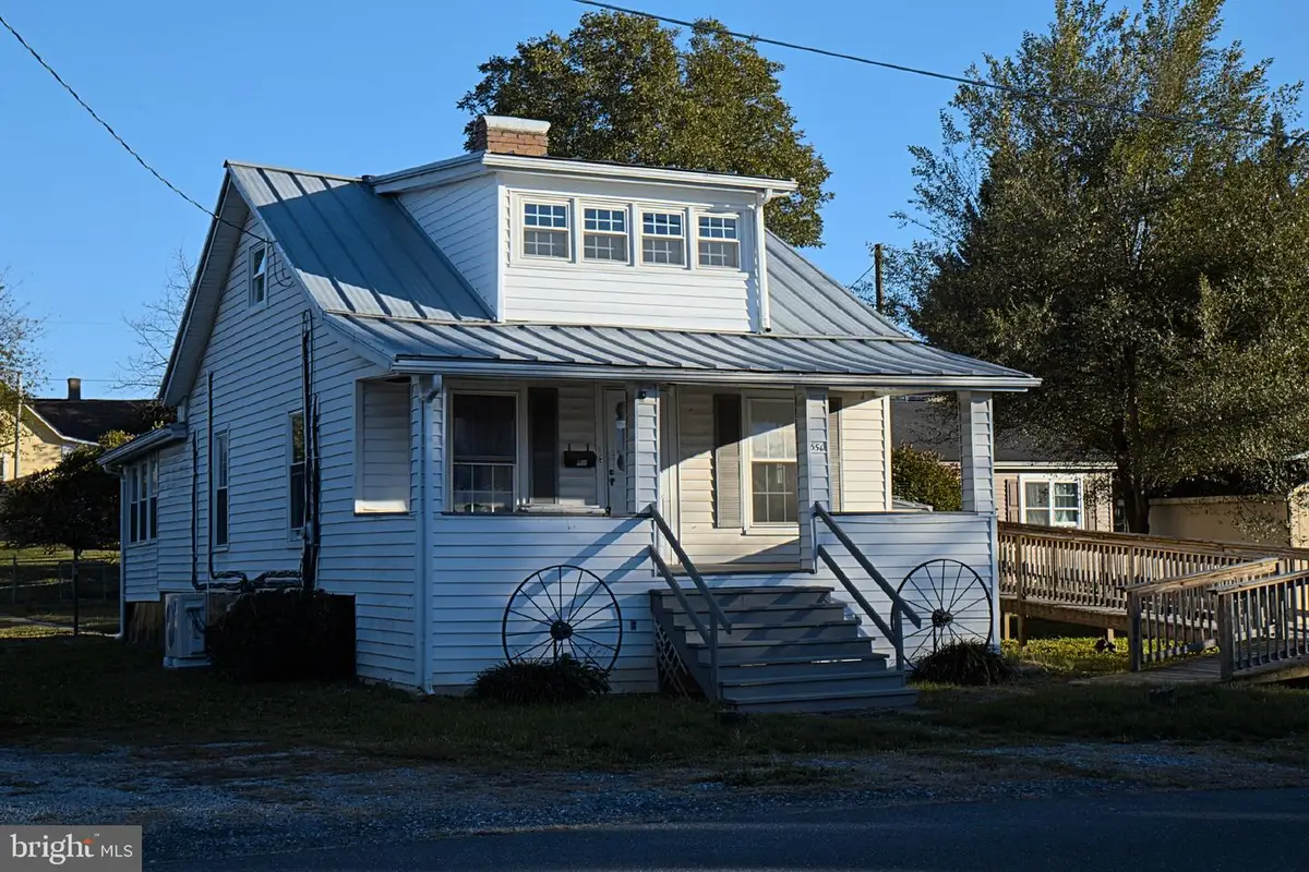 556 Sherwood Ave, Waynesboro, VA 22980 - #1
