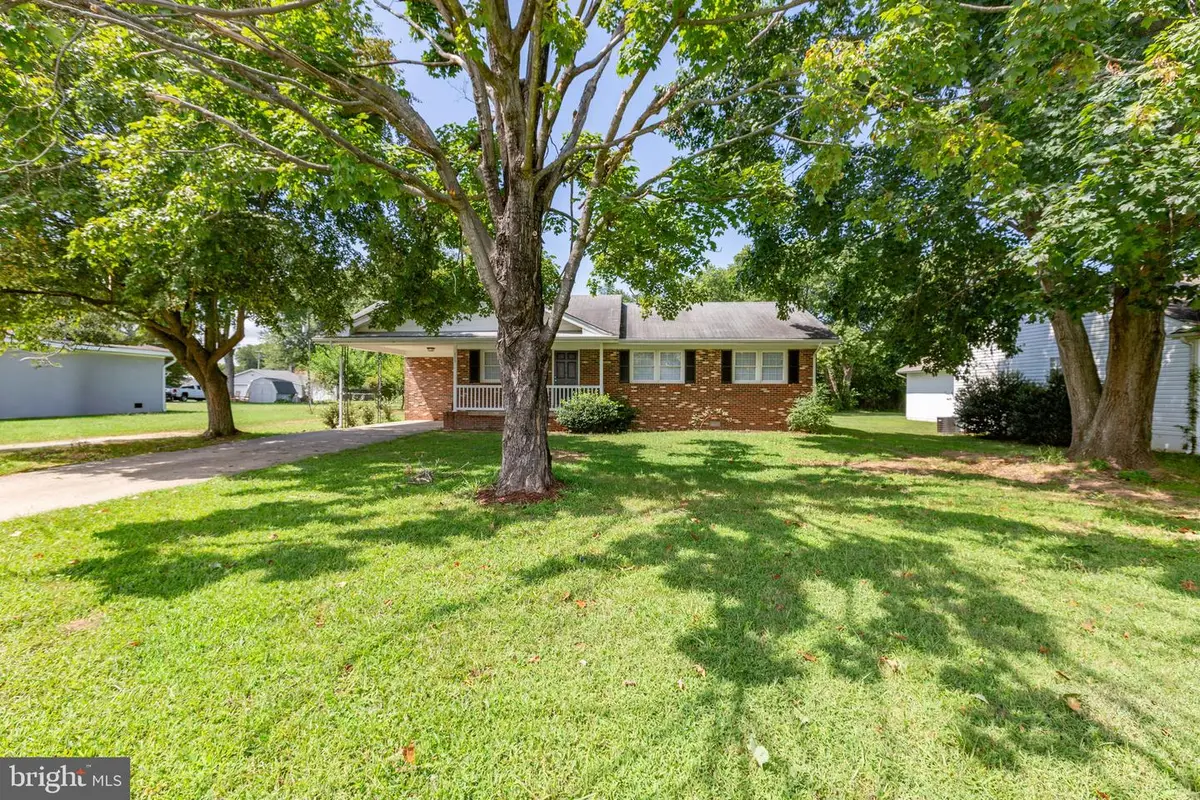 333 Santa Maria Ave, Colonial Beach, VA 22443 - Image #1