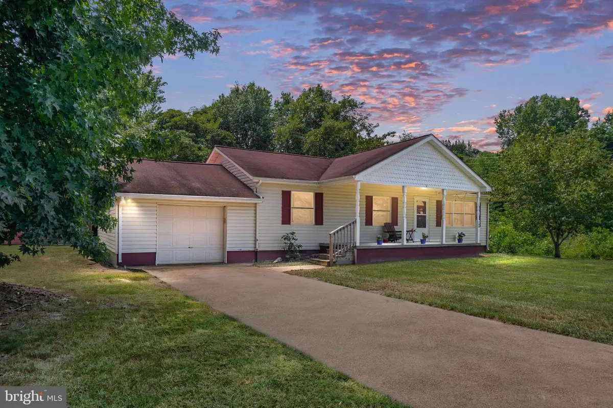 100 Latane Dr, Colonial Beach, VA 22443 - Image #1