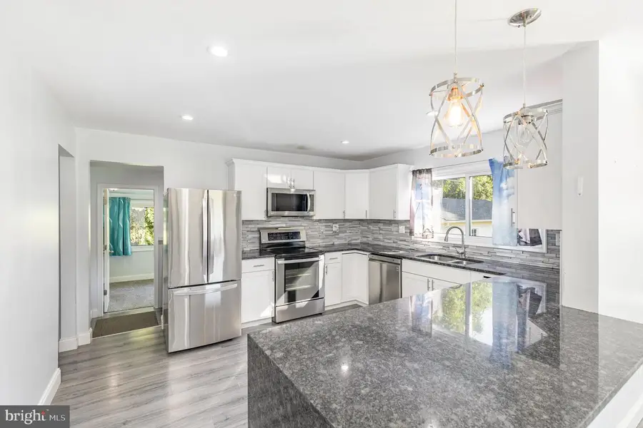 221 Clearview Dr, Colonial Beach, VA 22443 - Image #3