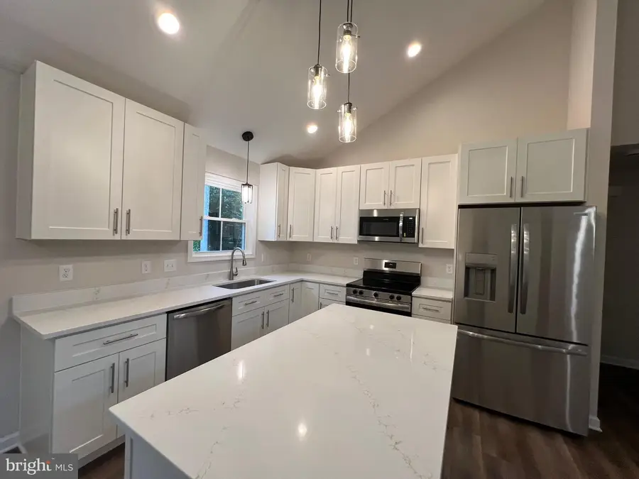 633 Shorewood Dr, Colonial Beach, VA 22443 - Image #3