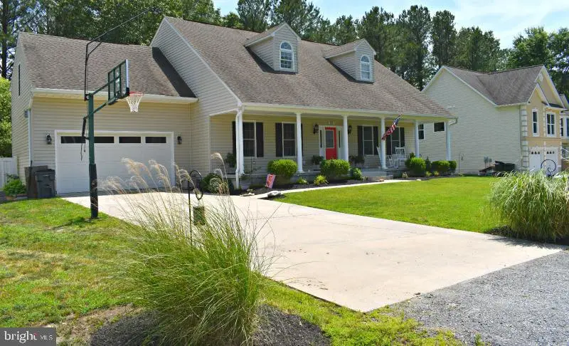 202 Santa Maria Ave, Colonial Beach, VA 22443 - #1