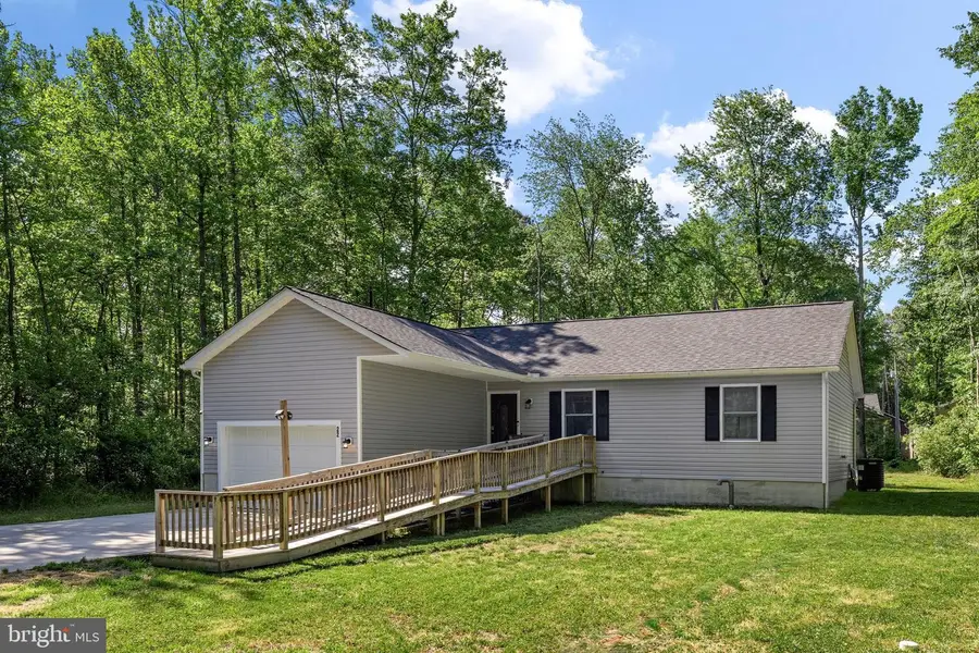 22 Pinewood Ln, Colonial Beach, VA 22443 - #2