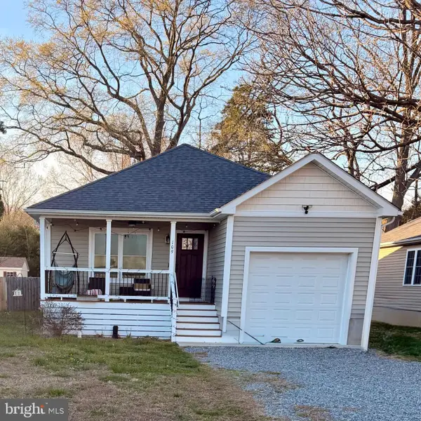 109 1st St, COLONIAL BEACH, VA 22443