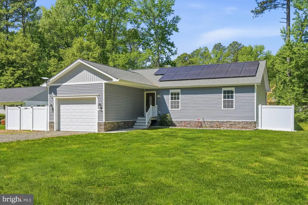 283 Shorewood Dr, Colonial Beach, VA 22443 - #1