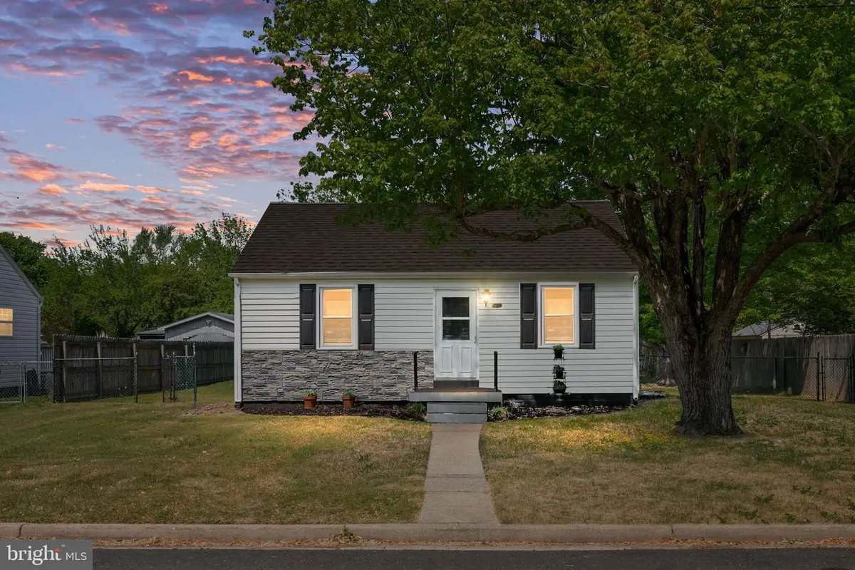 305 Locust Ave, Colonial Beach, VA 22443 - #1