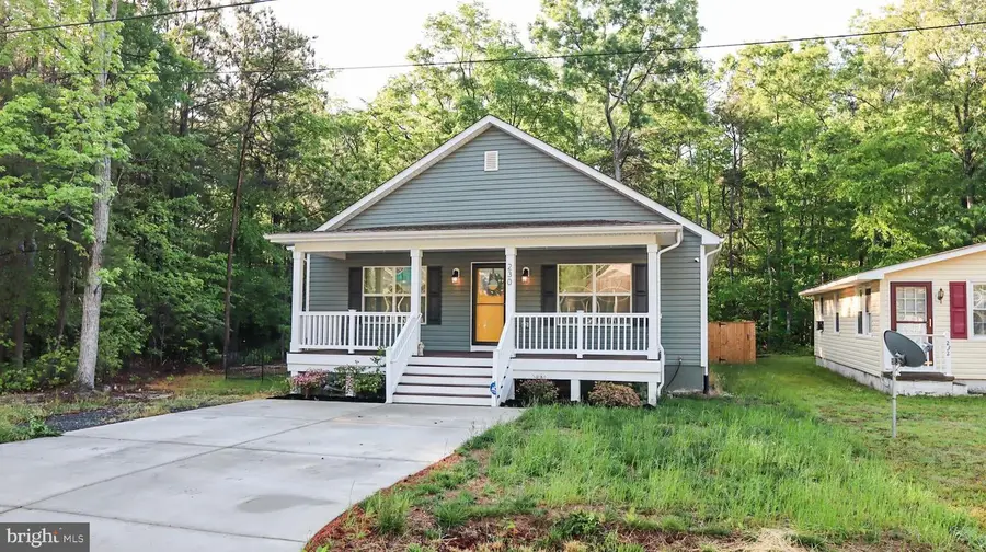 230 12th St, Colonial Beach, VA 22443 - #2