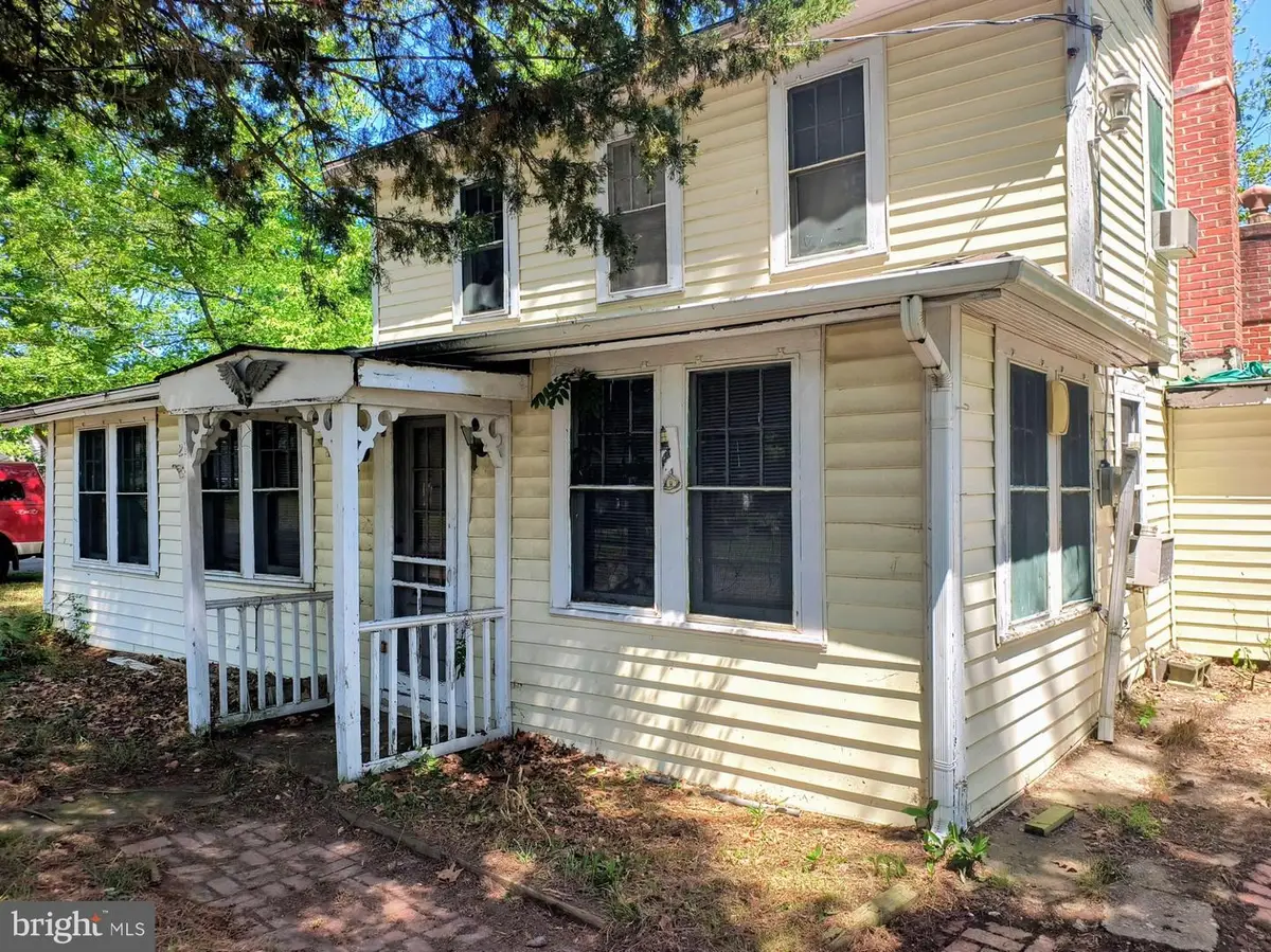 21 Chamberlayne St, Colonial Beach, VA 22443 - #1