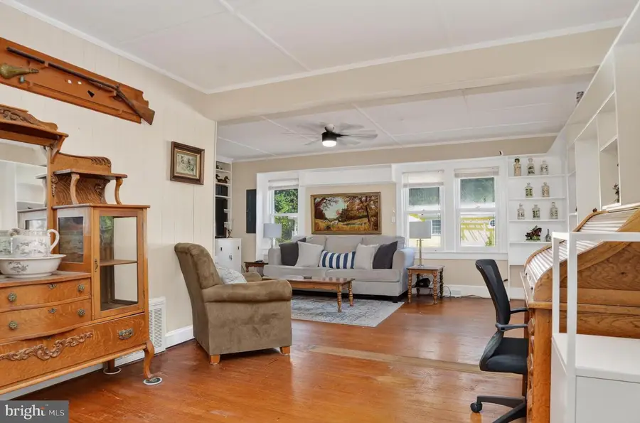 38 4th St, Colonial Beach, VA 22443 - #3