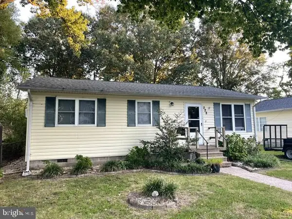 228 Franklin Ave, COLONIAL BEACH, VA 22443