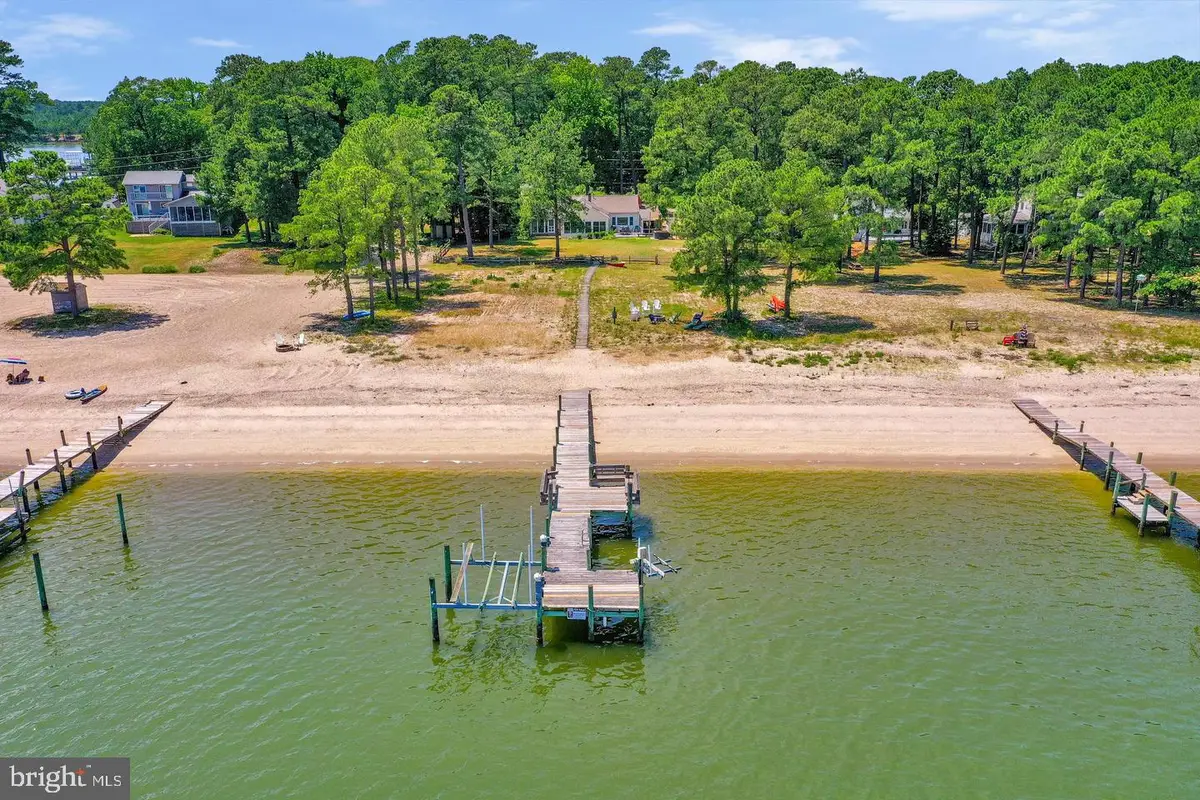 902 Blackbeard Pond Rd, Hague, VA 22469 - #1