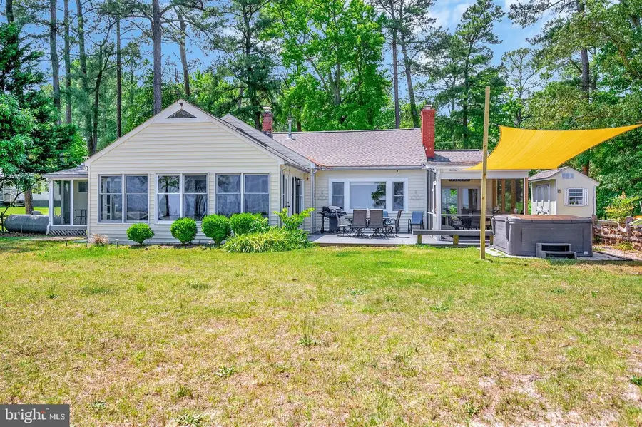 902 Blackbeard Pond Rd, Hague, VA 22469 - #2