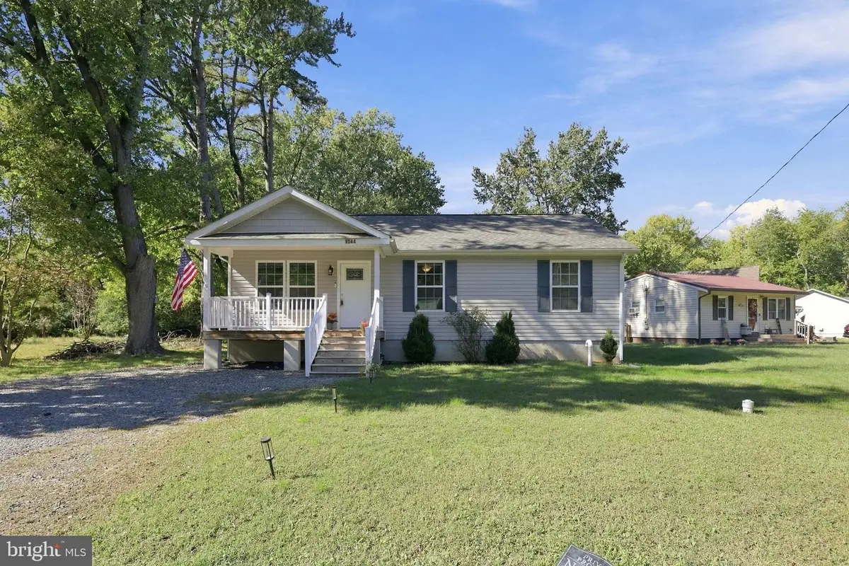 1044 Mattox Ave, Colonial Beach, VA 22443 - #1