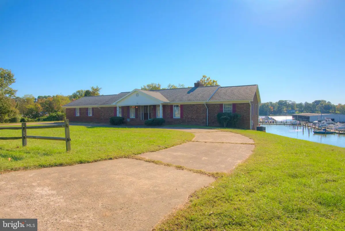345 Harbor View Cir, Colonial Beach, VA 22443 - #1