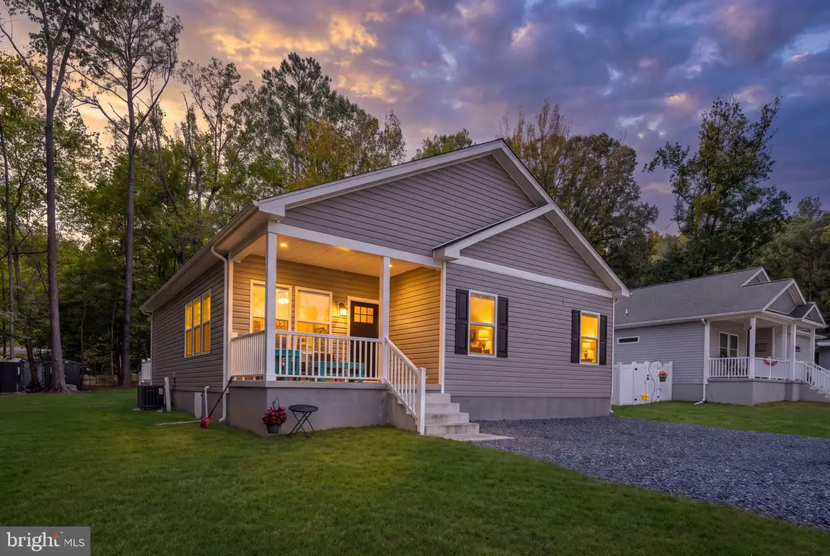 36 Lake Dr, Colonial Beach, VA 22443 - #1