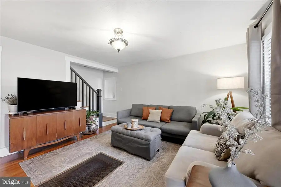 11 W Germain St, Winchester, VA 22601 - #3
