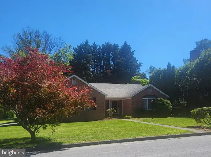 654 Treys Dr, Winchester, VA 22601 - #2