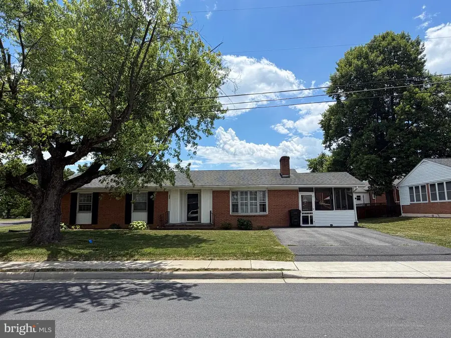302 Wentworth Dr, Winchester, VA 22601 - #2