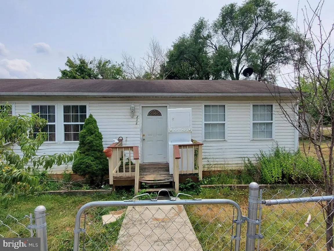 211 Laurel St, Front Royal, VA 22630 - Image #1
