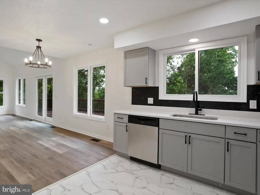 143 Zinn Way, Linden, VA 22642 - Image #2