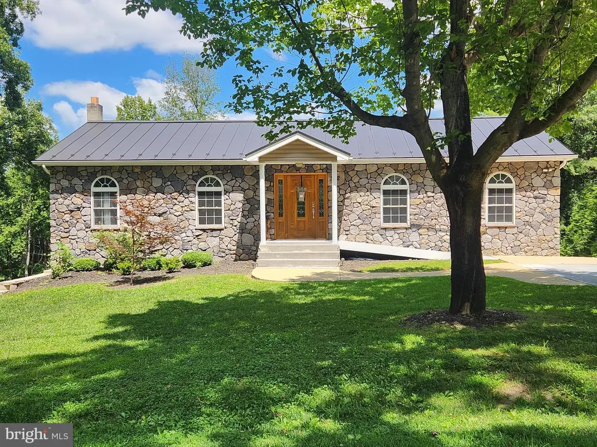 302 Hidden View Ln, Front Royal, VA 22630 - Image #1