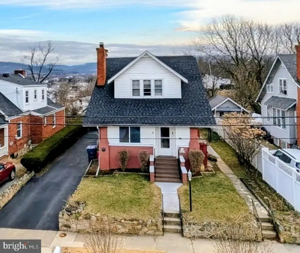 8 W 11th St, Front Royal, VA 22630 - #1
