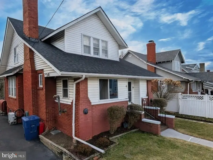 8 W 11th St, Front Royal, VA 22630 - #3