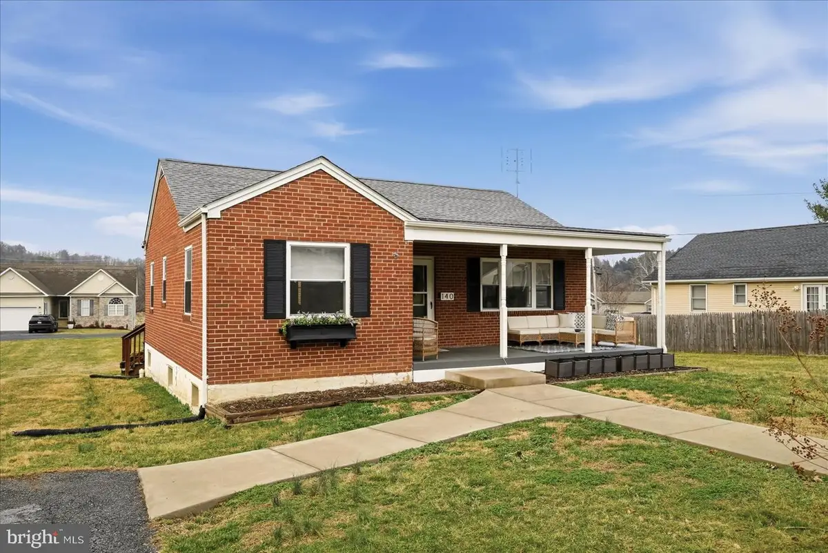 140 W Duck St, Front Royal, VA 22630 - #1