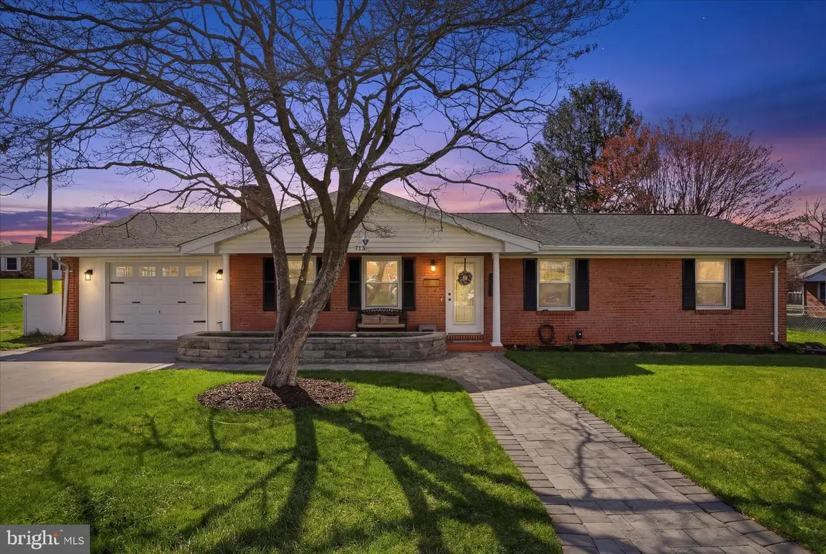 713 Campbell Cir, Front Royal, VA 22630 - #1