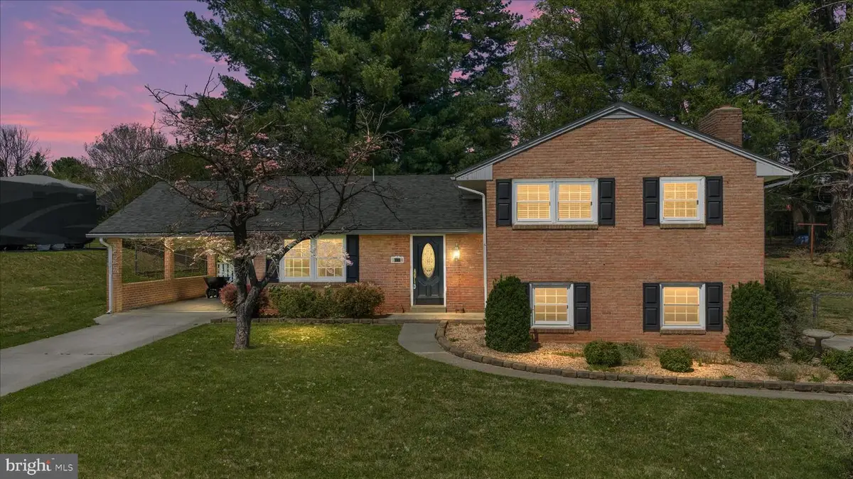 1048 Wine St, Front Royal, VA 22630 - #1