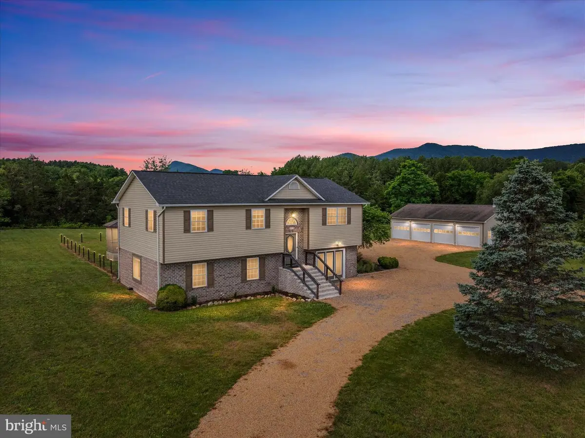 312 Southern Dr, Strasburg, VA 22657 - #1