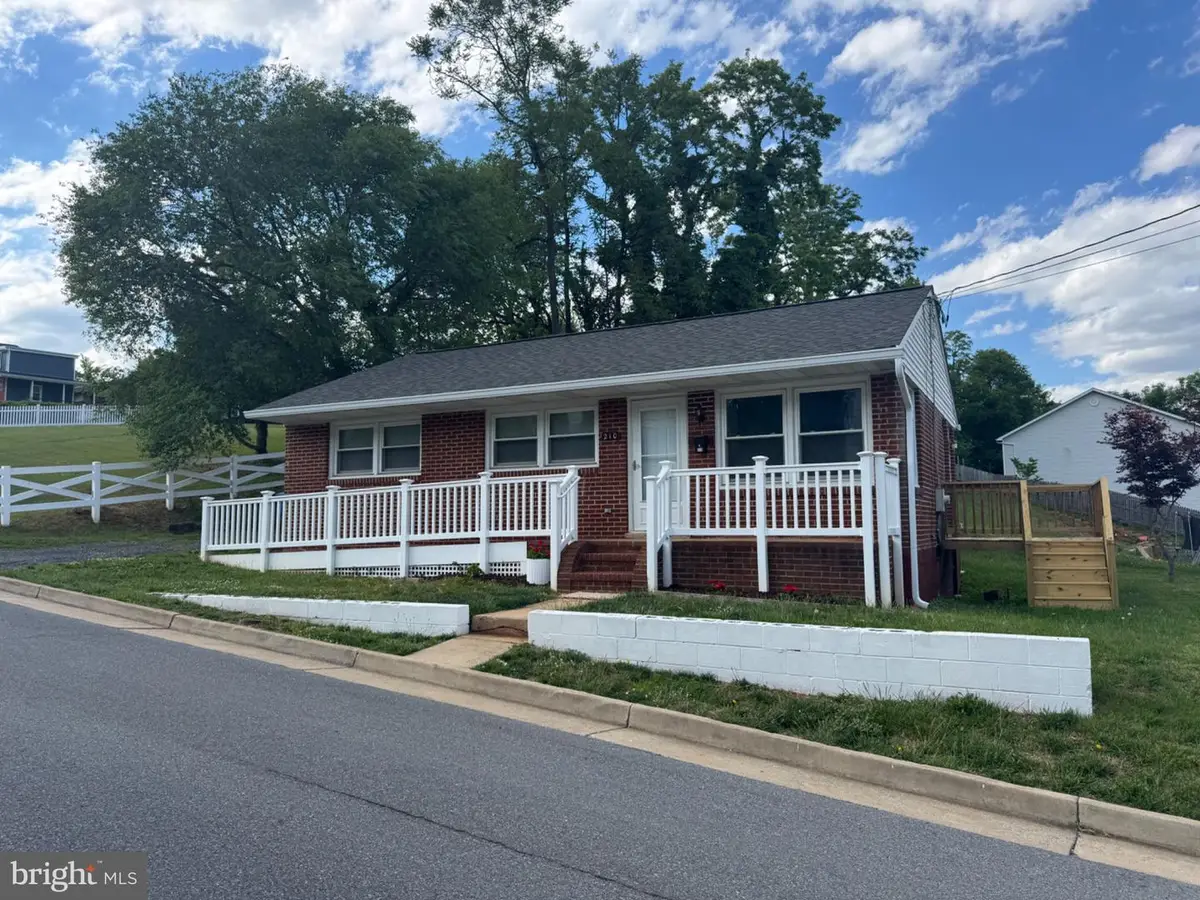 210 Midway Ave, Front Royal, VA 22630 - #1