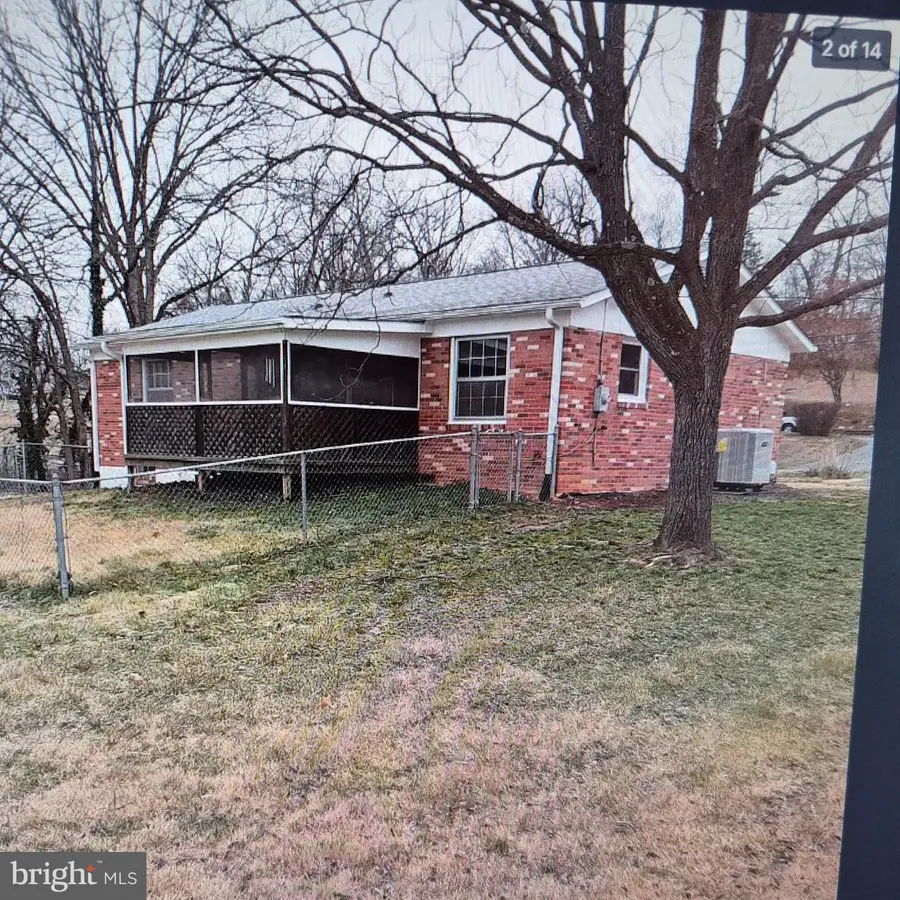 332 W Duck St, Front Royal, VA 22630 - #2