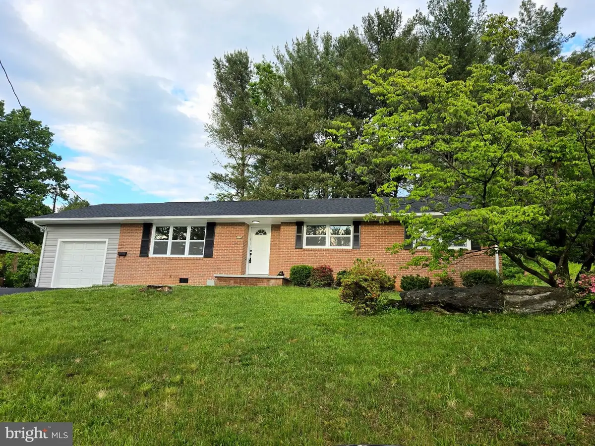 210 S Shenandoah Ave, Front Royal, VA 22630 - #1