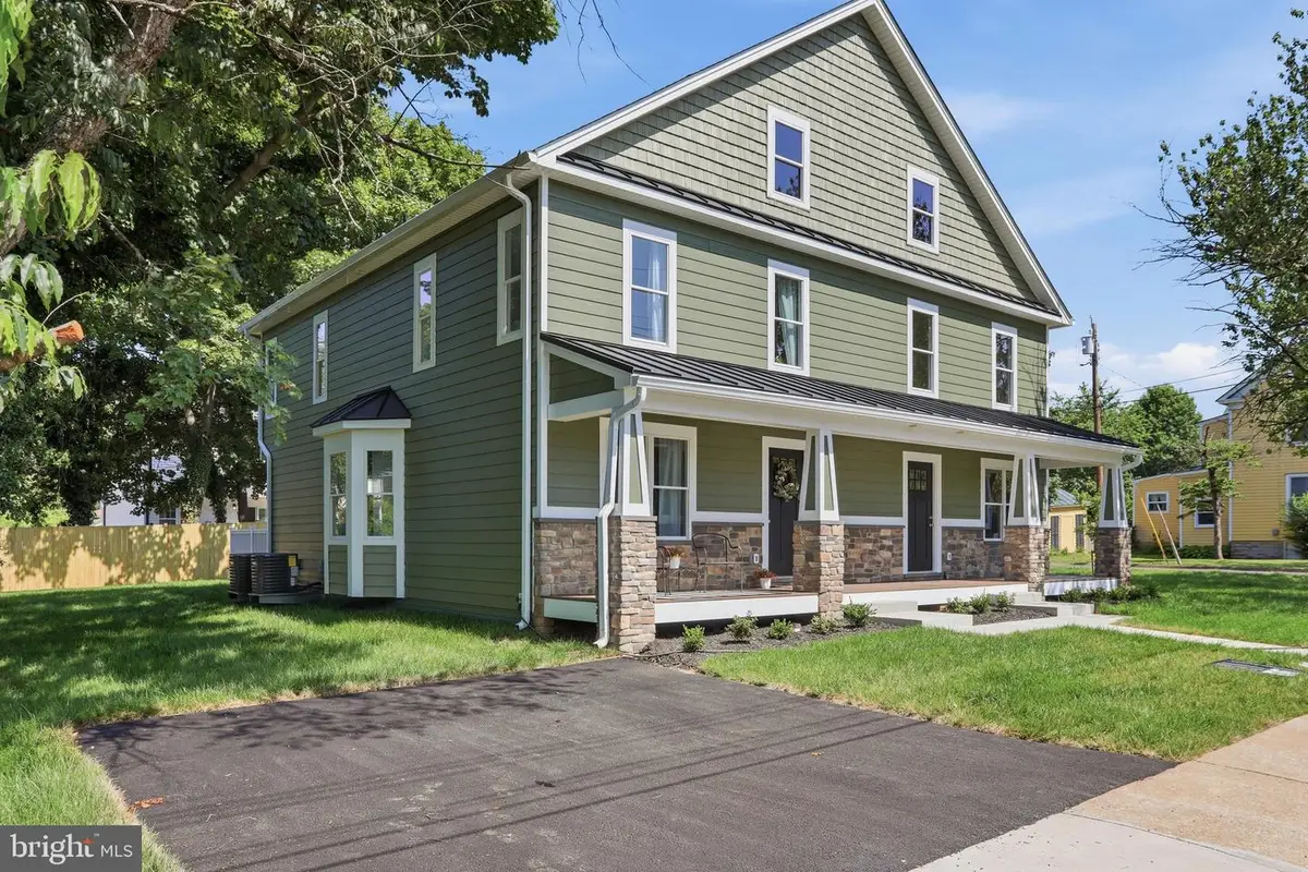 238 Blue Ridge Ave, Front Royal, VA 22630 - #1
