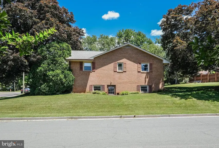 731 E Stonewall Dr, Front Royal, VA 22630 - #3