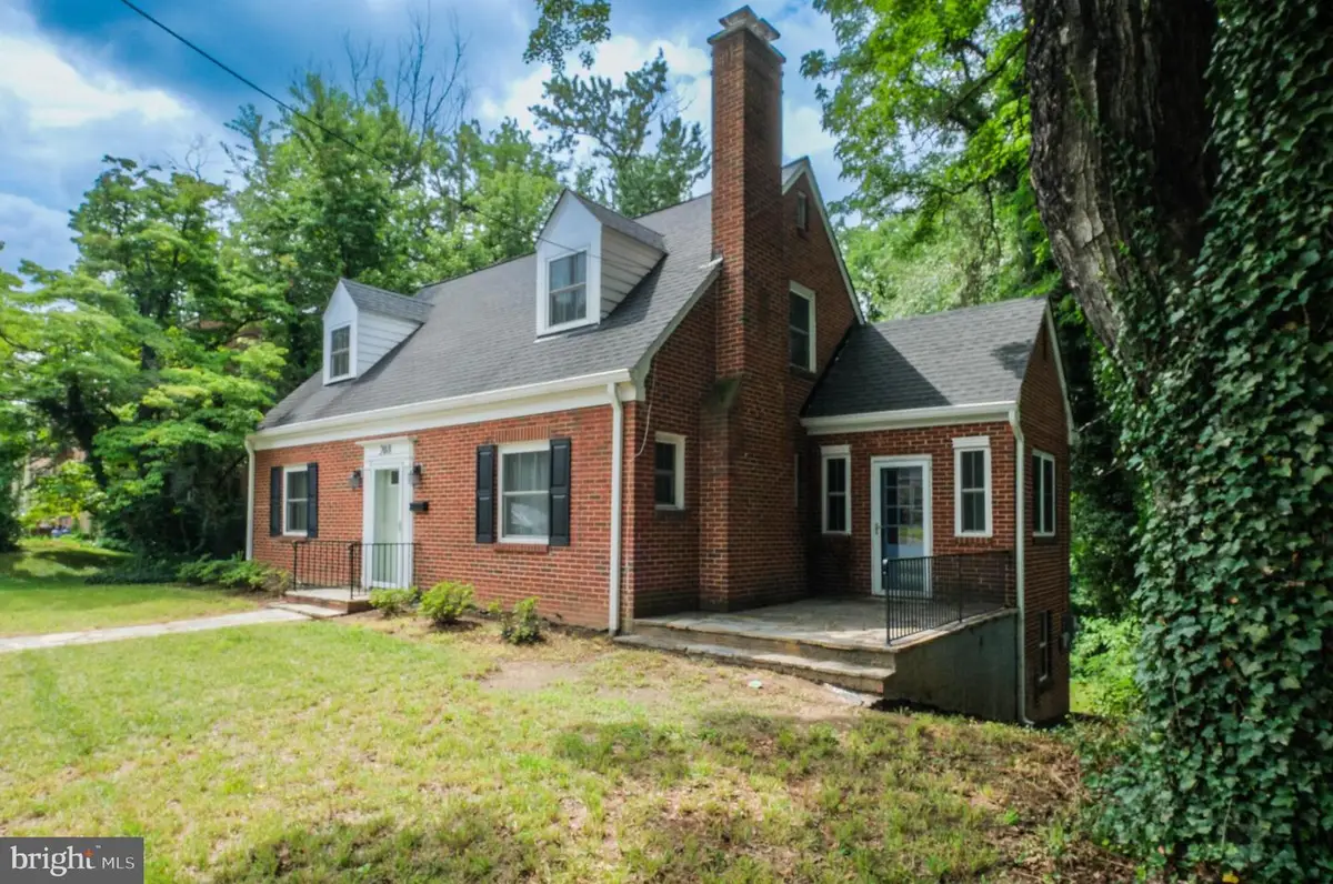 208 Salem Ave, Front Royal, VA 22630 - #1