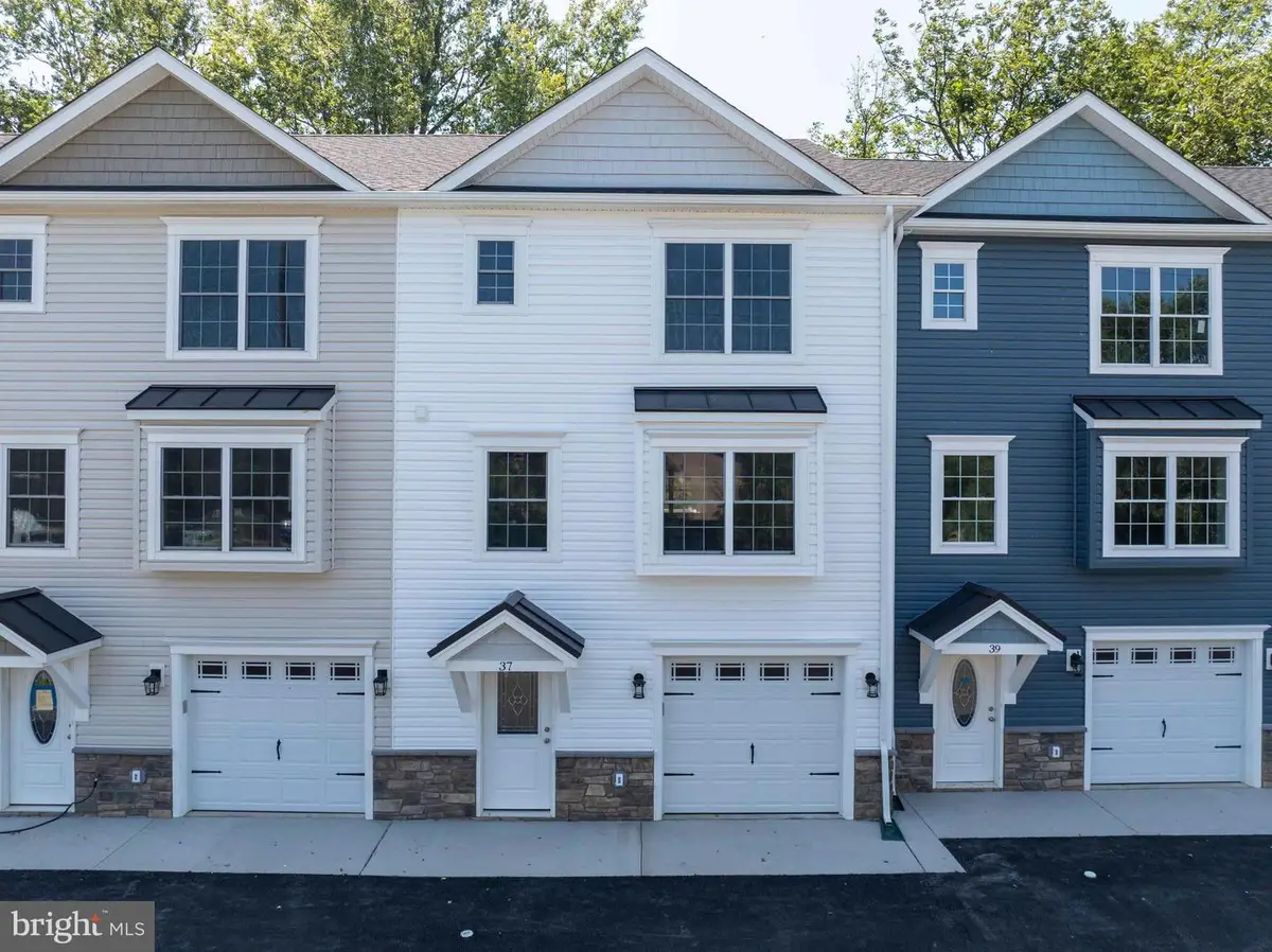 37 W Duck St W, Front Royal, VA 22630 - #1
