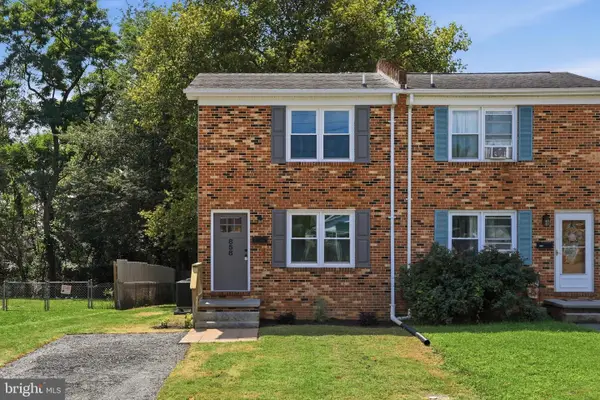 858 W 11th St, FRONT ROYAL, VA 22630