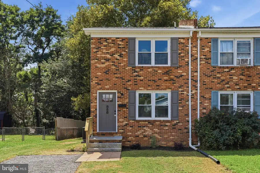 858 W 11th St, Front Royal, VA 22630 - #3
