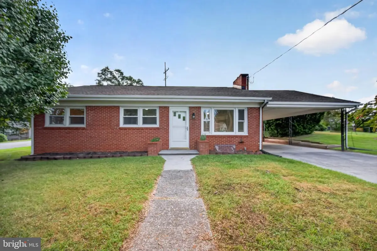 801 Happy Creek Rd, Front Royal, VA 22630 - #1
