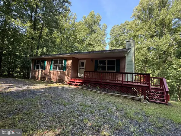 28 Henry Way, LINDEN, VA 22642