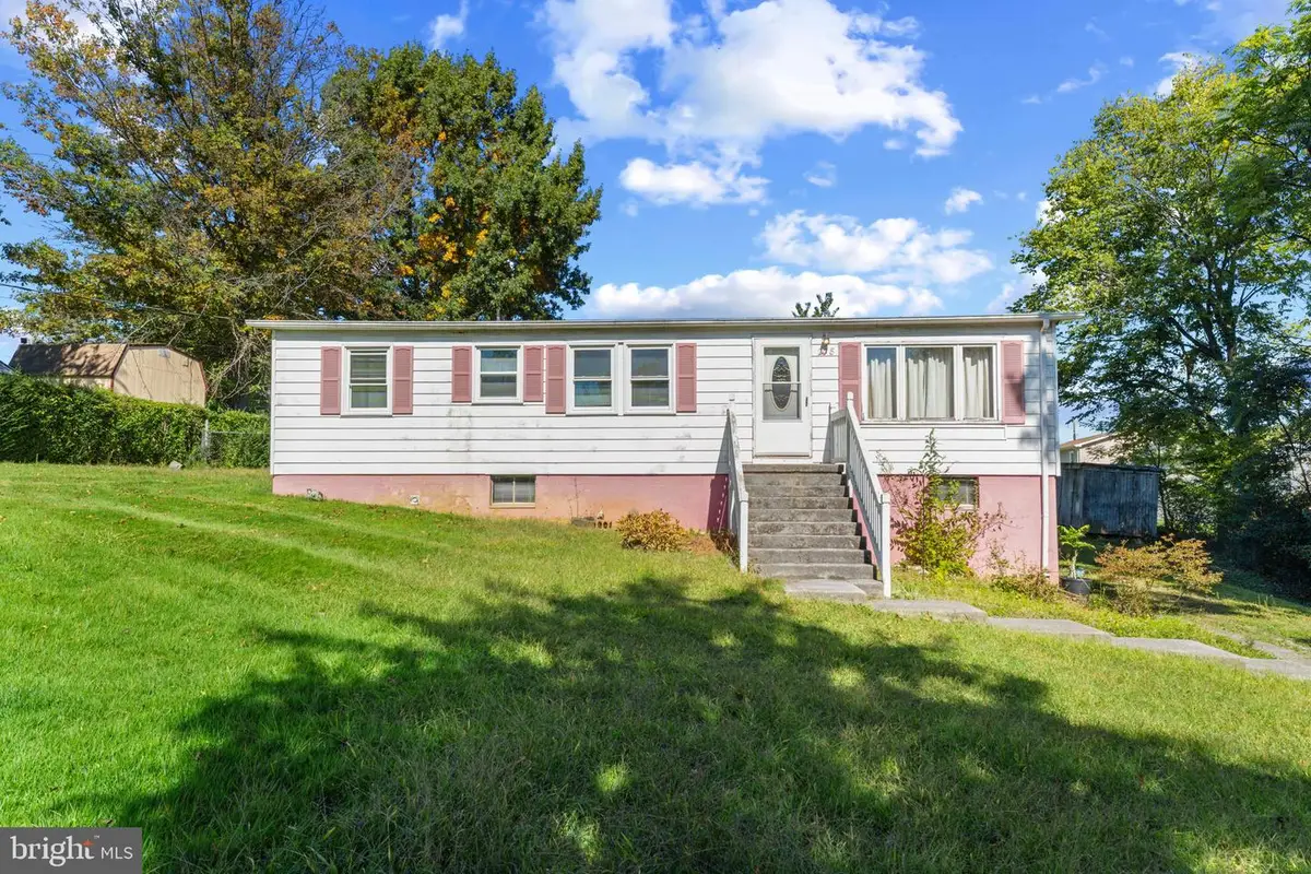 208 E 16th St, Front Royal, VA 22630 - #1
