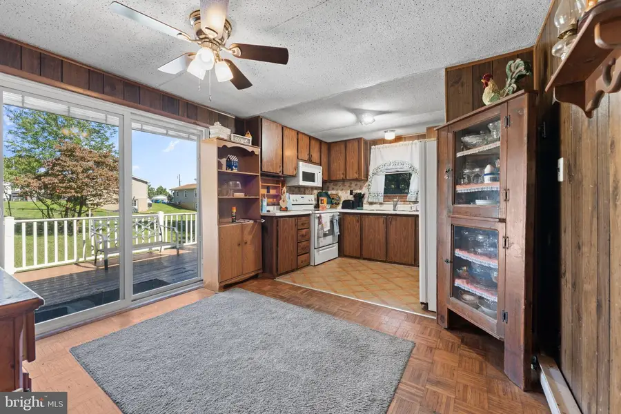 208 E 16th St, Front Royal, VA 22630 - #3
