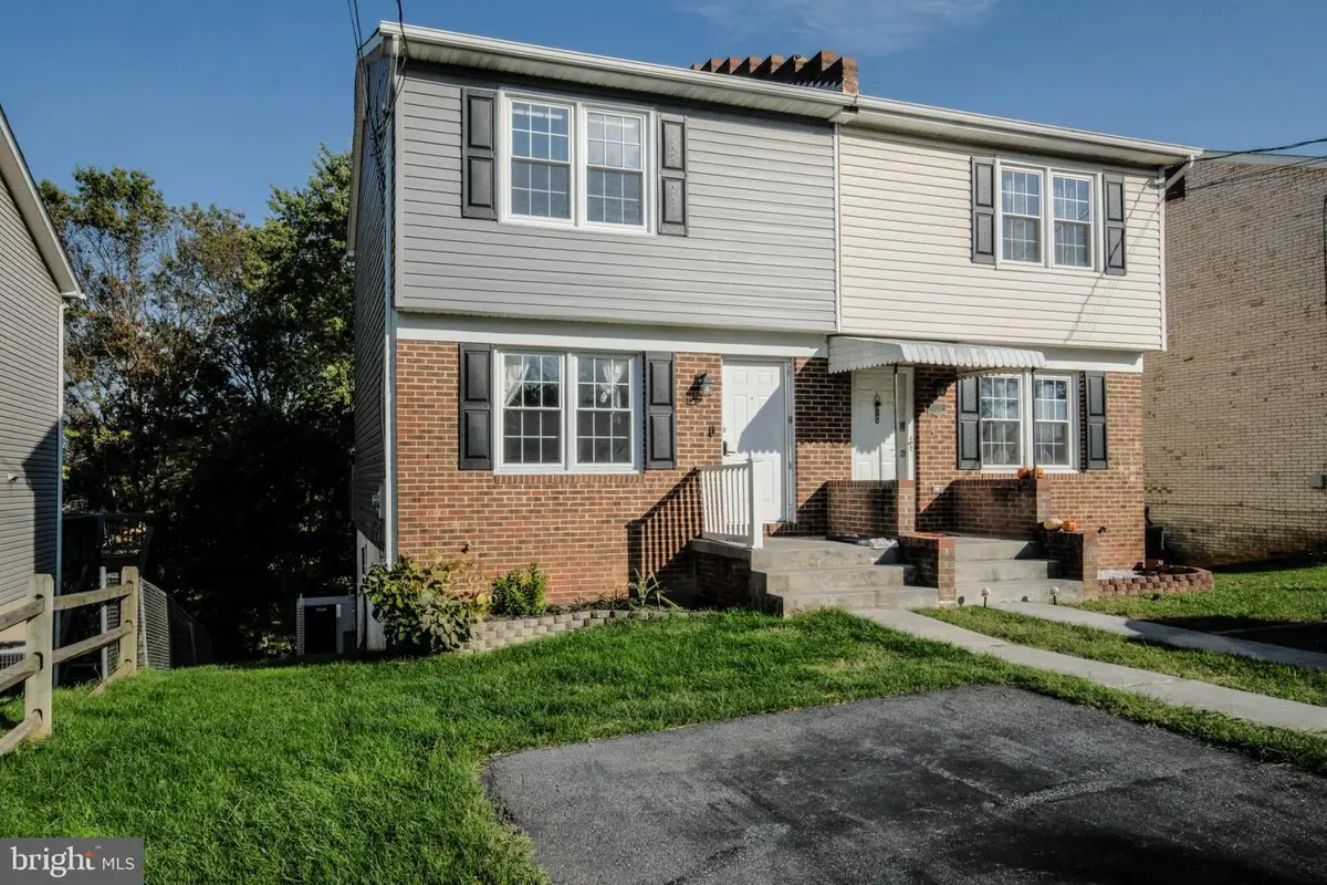 827 N Shenandoah Ave, Front Royal, VA 22630 - #1