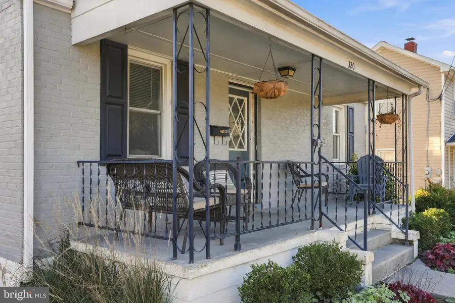 320 W 9th St, Front Royal, VA 22630 - #3