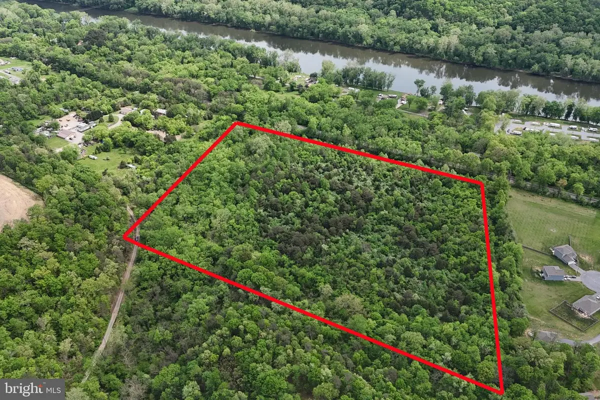 Shale Pit Dr, Falling Waters, WV 25419 - Image #1